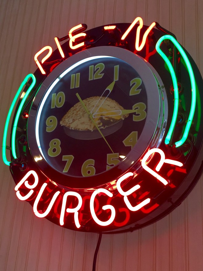 Pie n Burger Sign